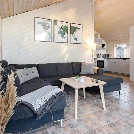 8 Person Holiday In Hals
